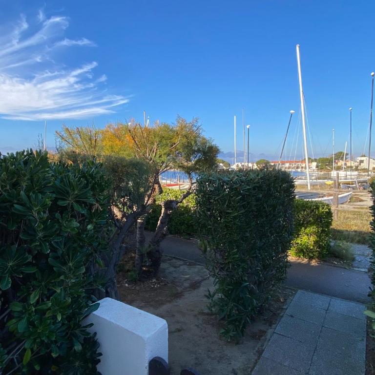 Villa T4 au Bord du Lac avec Terrasse, 6 Pers, Parking, Animaux Acceptés, Classée 1* - FR-1-798-37 - Villa - 17