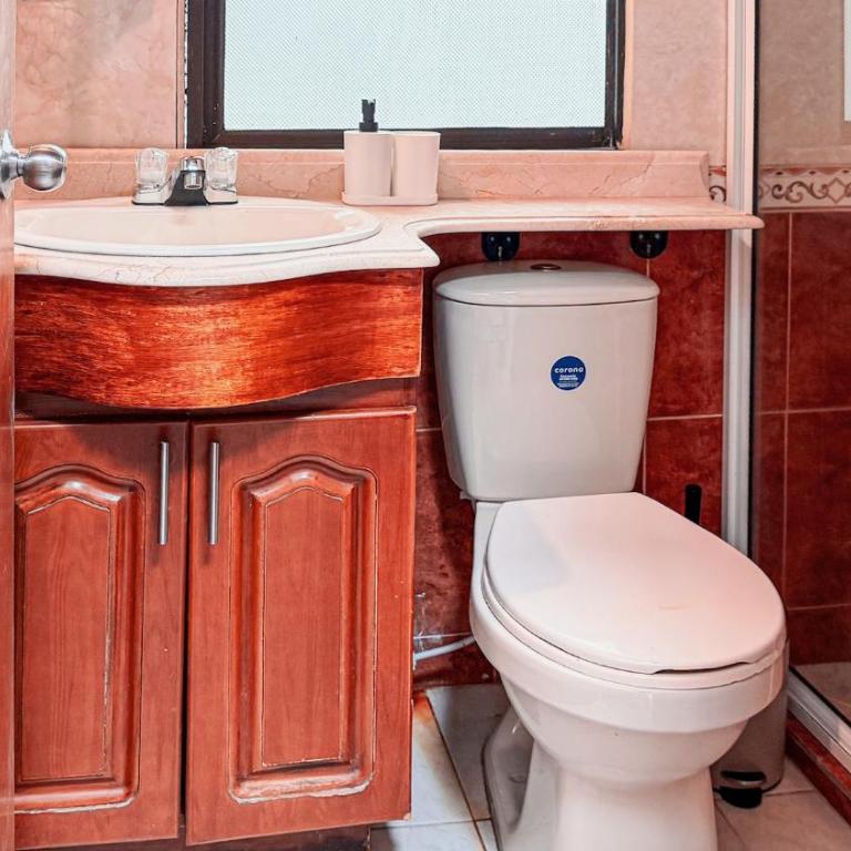 Laureles Coliving House Medellín - Three-Bedroom Townhouse - 9