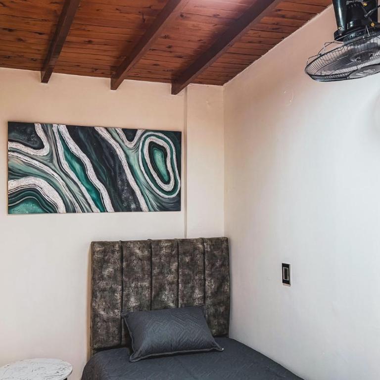 Laureles Coliving House Medellín - Three-Bedroom Townhouse - 21