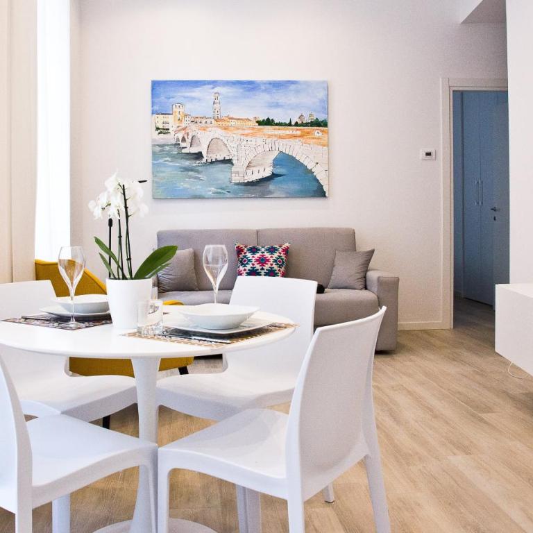 Marconi Rooms – Porta Leoni - One-Bedroom Deluxe Apartment – Separate Building, Via Leoncino - 2