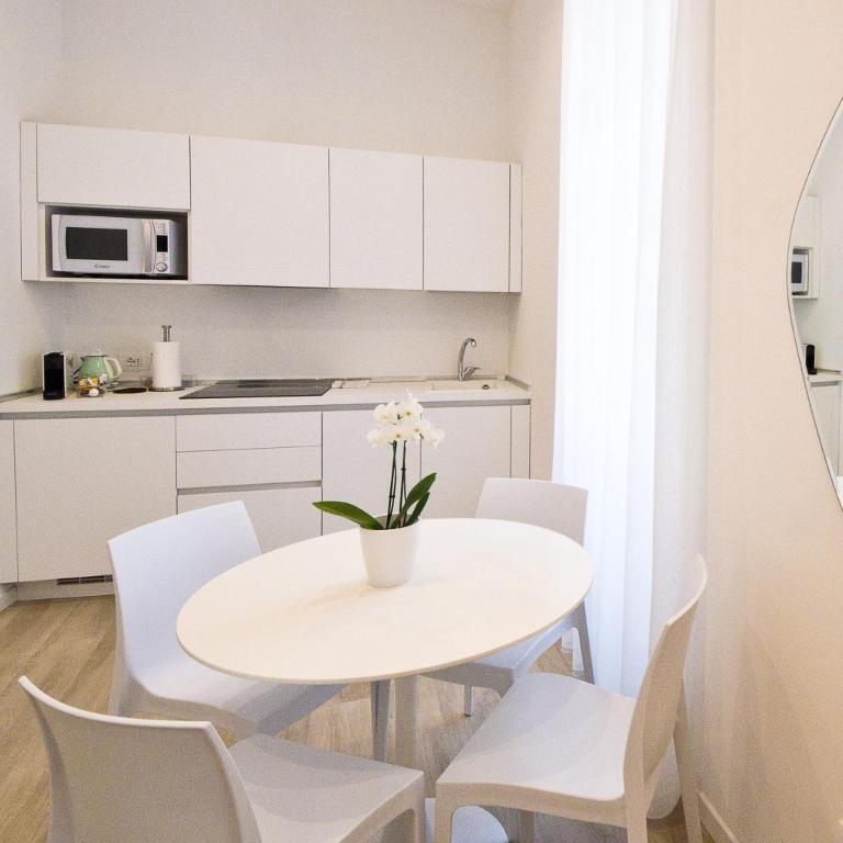 Marconi Rooms – Porta Leoni - One-Bedroom Deluxe Apartment – Separate Building, Via Leoncino - 3