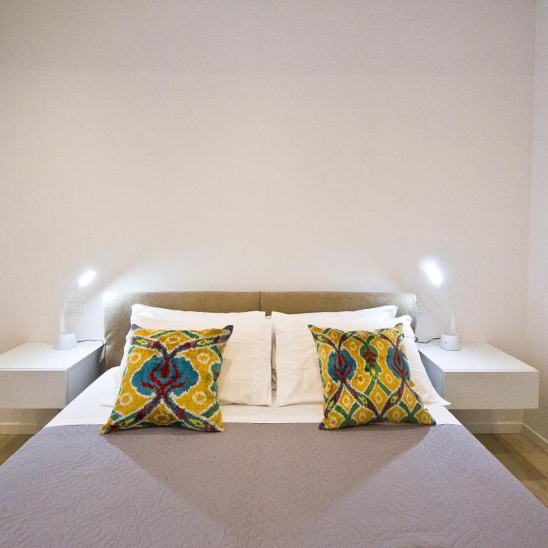 Marconi Rooms – Porta Leoni - One-Bedroom Deluxe Apartment – Separate Building, Via Leoncino - 11