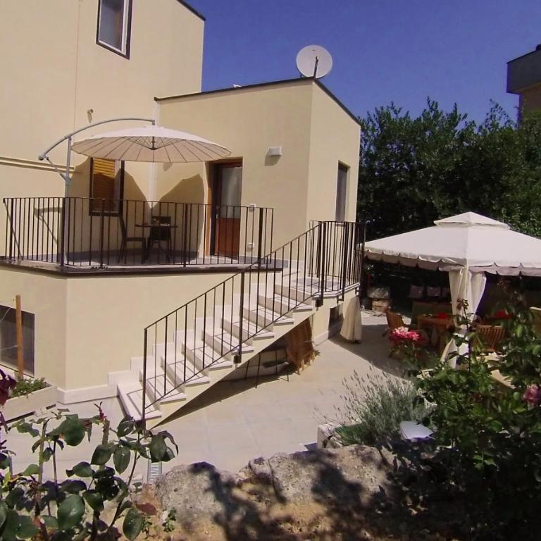 Bed and Breakfast Accerassole - Camera Matrimoniale con Vista Giardino - 1