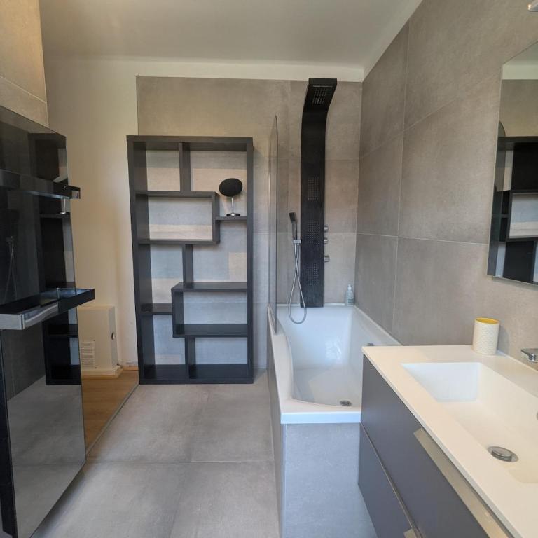 Maison avec piscine, House with a pool - Maison 4 Chambres - 12