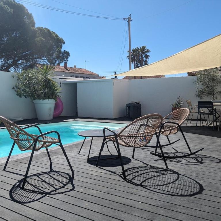Maison avec piscine, House with a pool - Maison 4 Chambres - 3