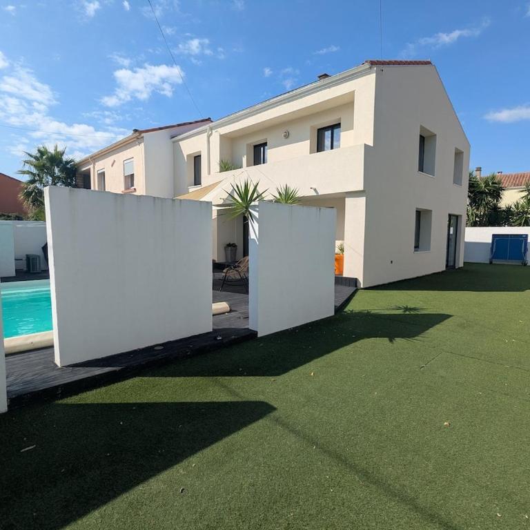 Maison avec piscine, House with a pool - Maison 4 Chambres - 2