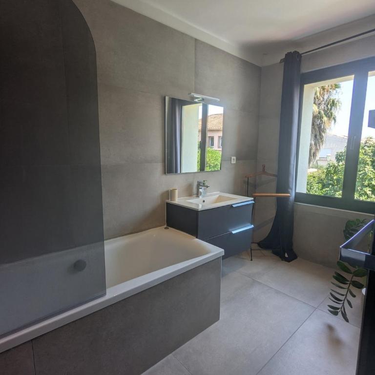 Maison avec piscine, House with a pool - Maison 4 Chambres - 11