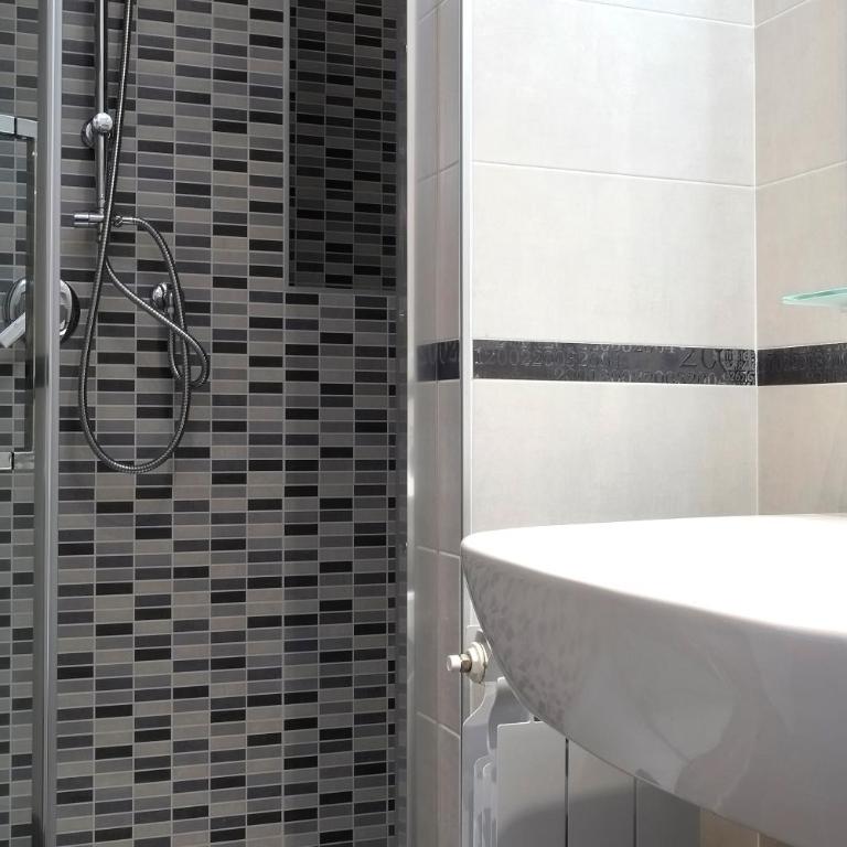 J24 B&B - Camera Deluxe con Bagno Privato - 7