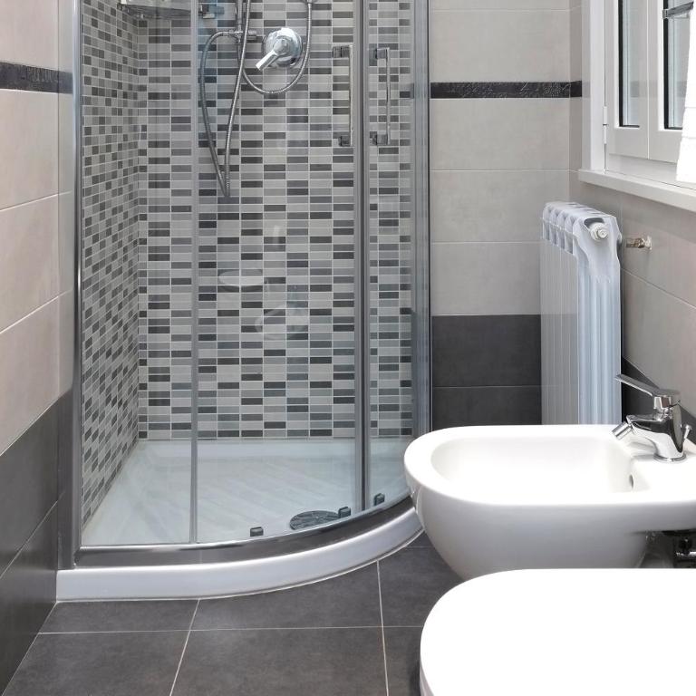 J24 B&B - Camera Matrimoniale Classic con Bagno Privato - 6