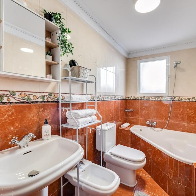 Villa Mari Carmen - Malaga Beach Escape - Four-Bedroom House - 34