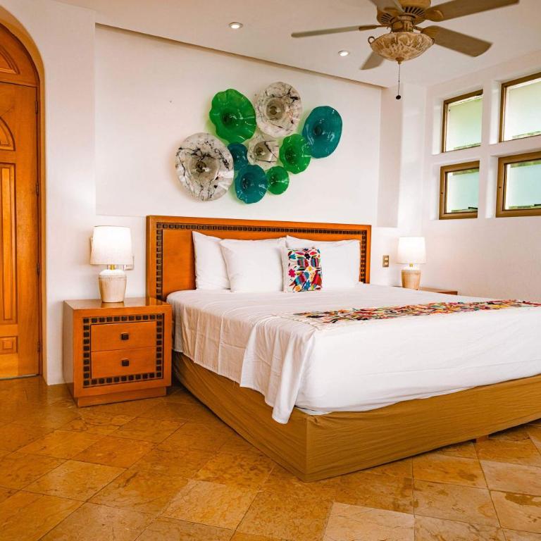 Villa Mozzafiato Private Resort with Full Staff and Heated Pool - Villa - 32