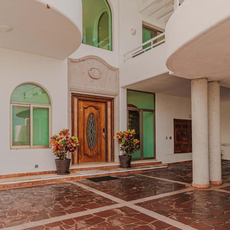 Villa Mozzafiato Private Resort with Full Staff and Heated Pool - Villa - 23