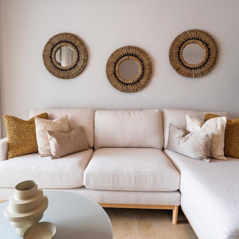 Harbour Heaven, 2 Bed, 2 Bath Apartment Steps from Duquesa Marina and Beach - Apartamento - 1