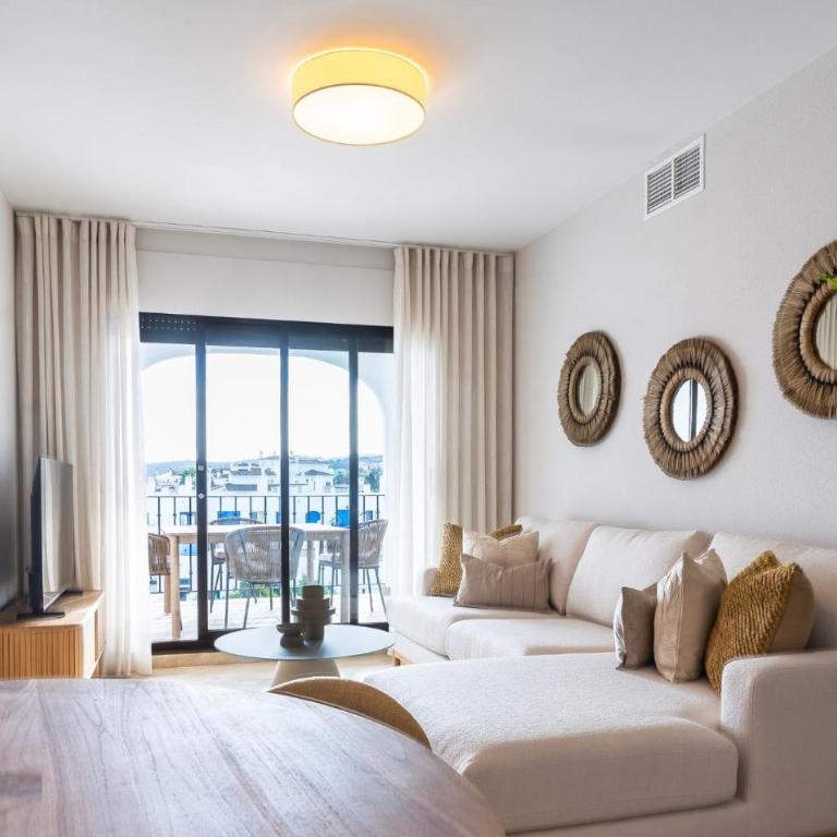 Harbour Heaven, 2 Bed, 2 Bath Apartment Steps from Duquesa Marina and Beach - Apartamento - 3
