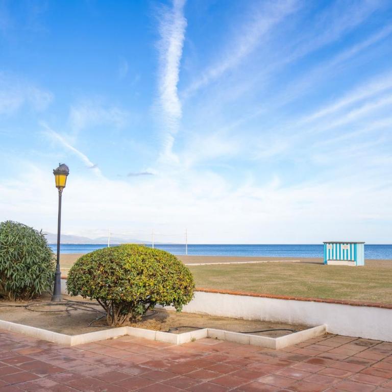 Harbour Heaven, 2 Bed, 2 Bath Apartment Steps from Duquesa Marina and Beach - Apartamento - 29