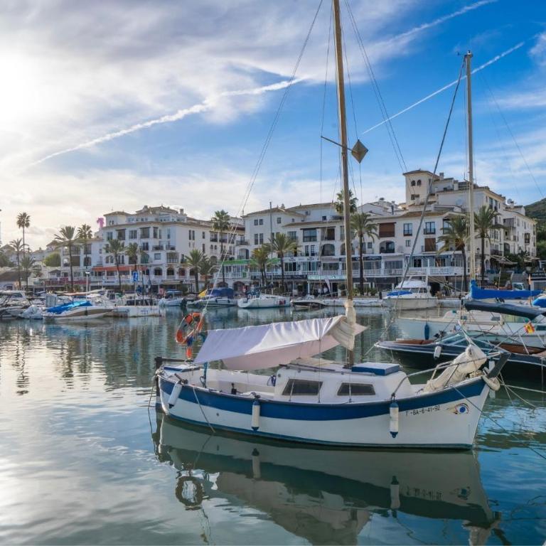 Harbour Heaven, 2 Bed, 2 Bath Apartment Steps from Duquesa Marina and Beach - Apartamento - 34