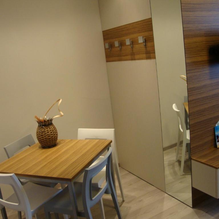 Hotel Venezia - Appartamento Familiare con Balcone (2 Adulti + 2 Bambini) - 11