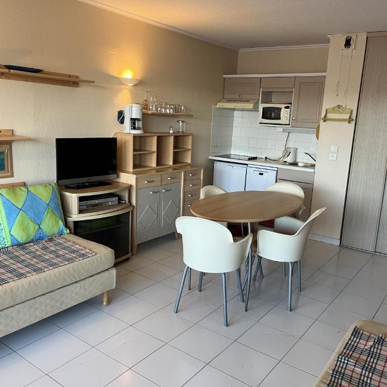 CAP HERMES, 4eme etage, vue exceptionnelle sur le port - Apartment mit 1 Schlafzimmer, Meerblick und Terrasse - 3