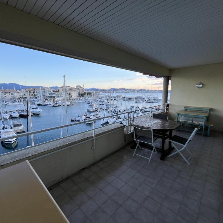 CAP HERMES, 4eme etage, vue exceptionnelle sur le port - Apartment mit 1 Schlafzimmer, Meerblick und Terrasse - 4