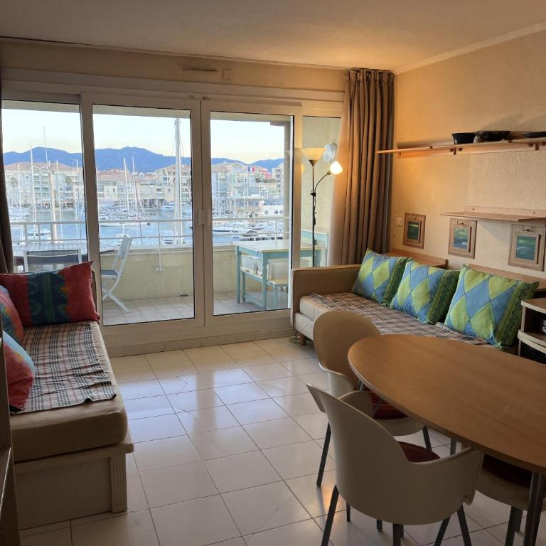 CAP HERMES, 4eme etage, vue exceptionnelle sur le port - Apartment mit 1 Schlafzimmer, Meerblick und Terrasse - 6