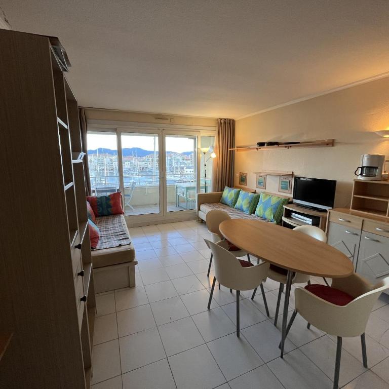 CAP HERMES, 4eme etage, vue exceptionnelle sur le port - Apartment mit 1 Schlafzimmer, Meerblick und Terrasse - 15