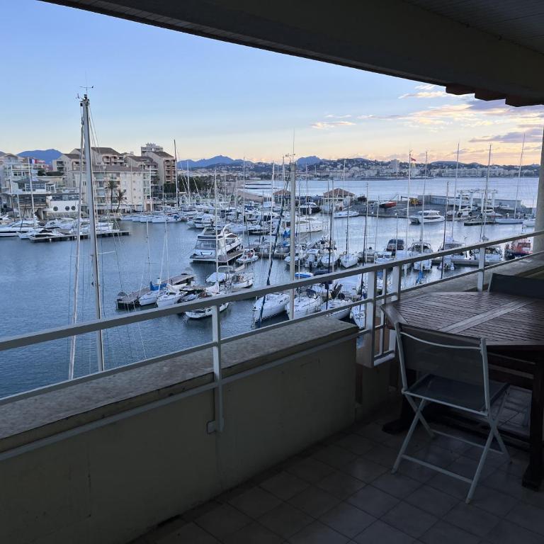 CAP HERMES, 4eme etage, vue exceptionnelle sur le port - Apartment mit 1 Schlafzimmer, Meerblick und Terrasse - 18