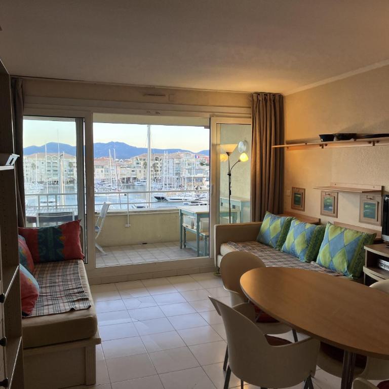 CAP HERMES, 4eme etage, vue exceptionnelle sur le port - Apartment mit 1 Schlafzimmer, Meerblick und Terrasse - 21