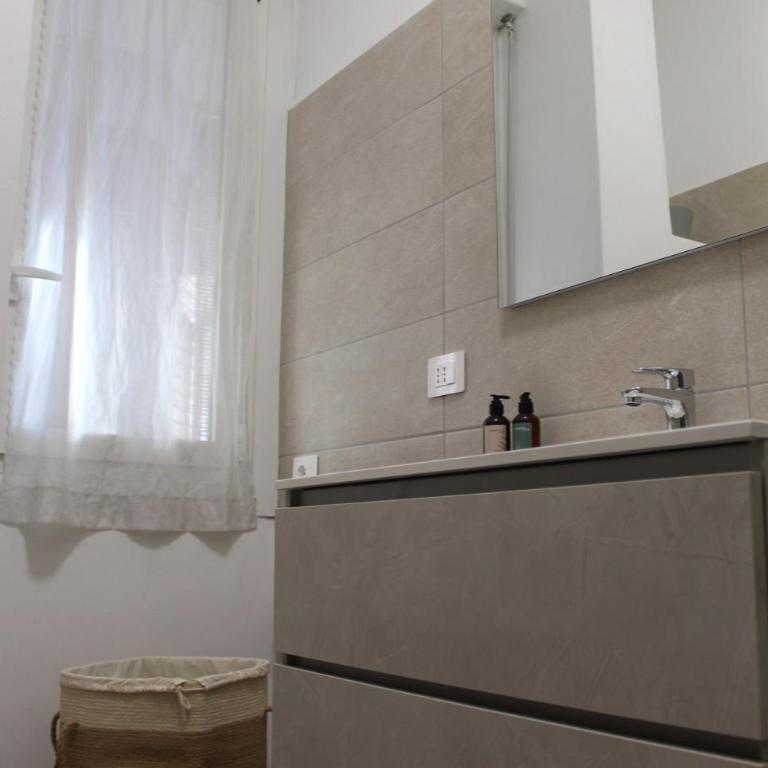 Apartment in Arona, Olivia's Home 100mt dal Lago - Appartamento con 2 Camere da Letto e Balcone - 14