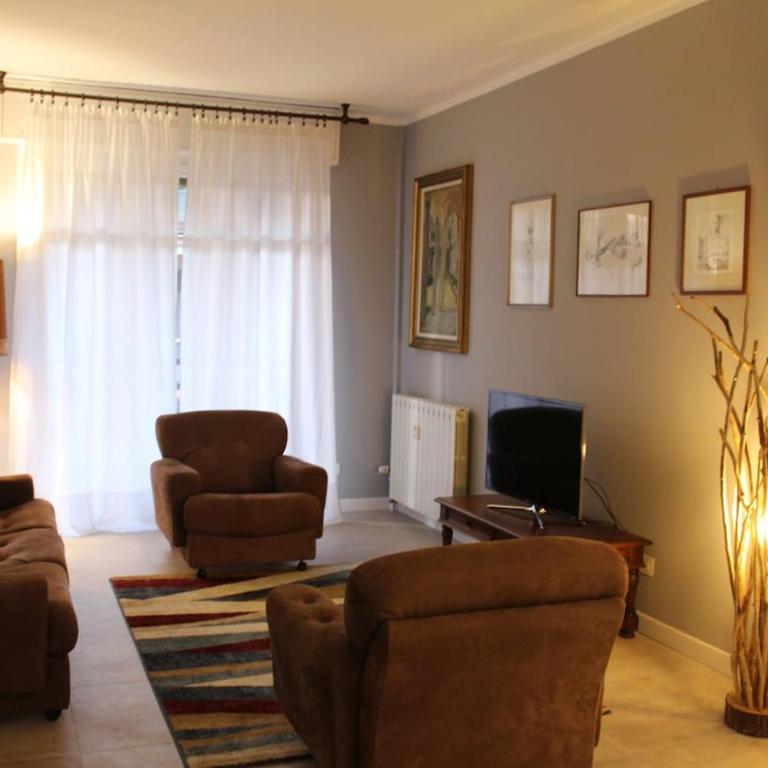 Apartment in Arona, Olivia's Home 100mt dal Lago - Appartamento con 2 Camere da Letto e Balcone - 5