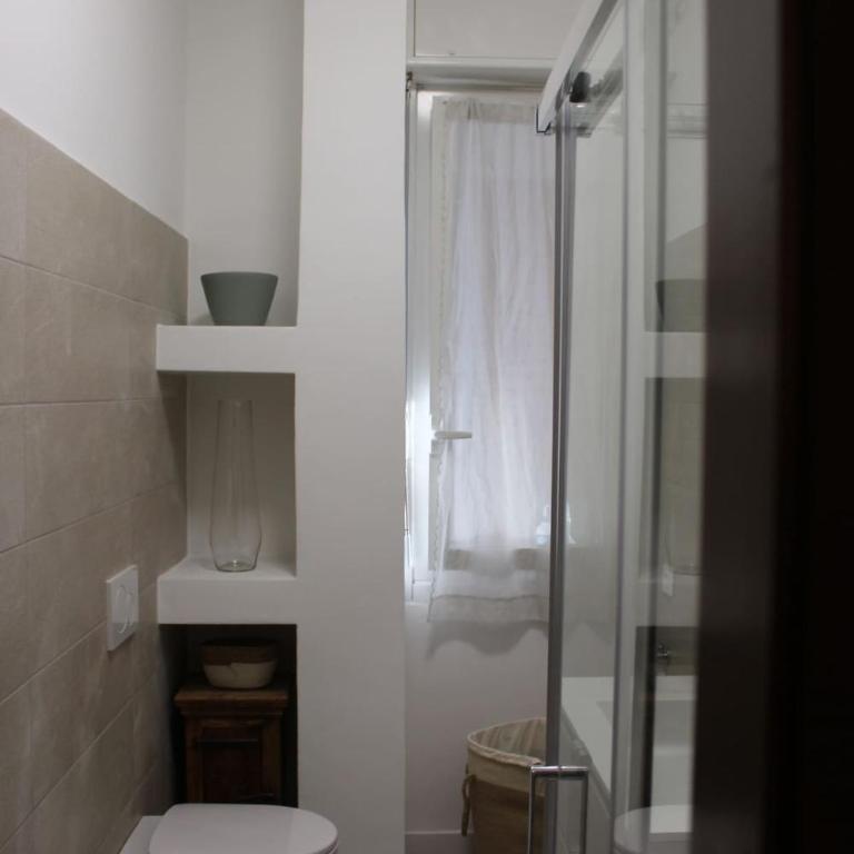 Apartment in Arona, Olivia's Home 100mt dal Lago - Appartamento con 2 Camere da Letto e Balcone - 17