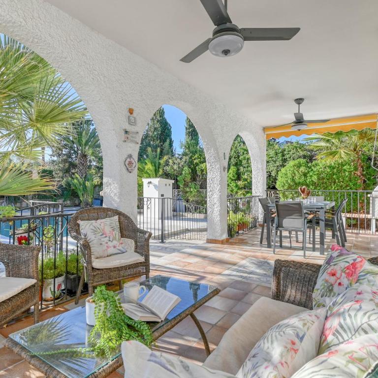 Villa La Font with pool and bbq - Three-Bedroom Villa - 8