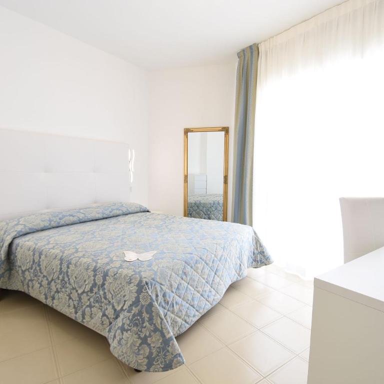 Hotel Oxford - Chambre Double avec Balcon et Vue Latérale sur la Mer - 2