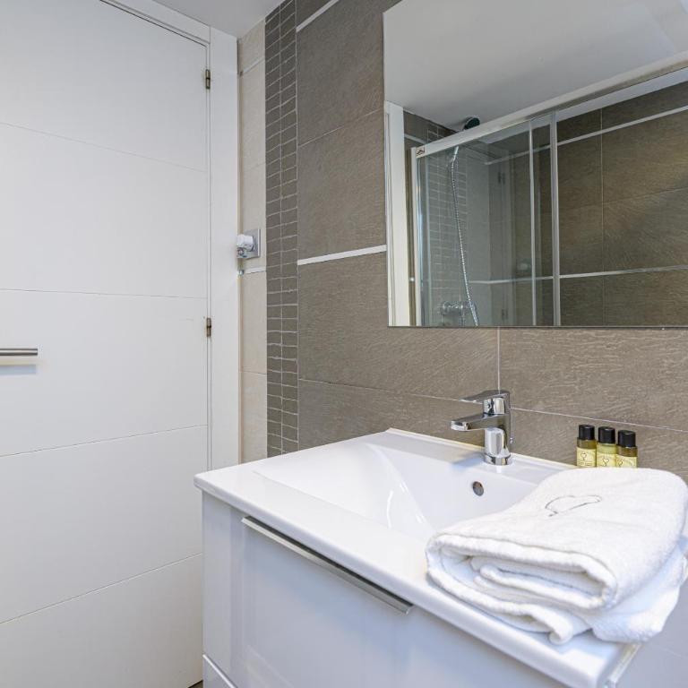 Apartamentos Calle Larios - One-Bedroom Apartment with Views of Larios Street - 4