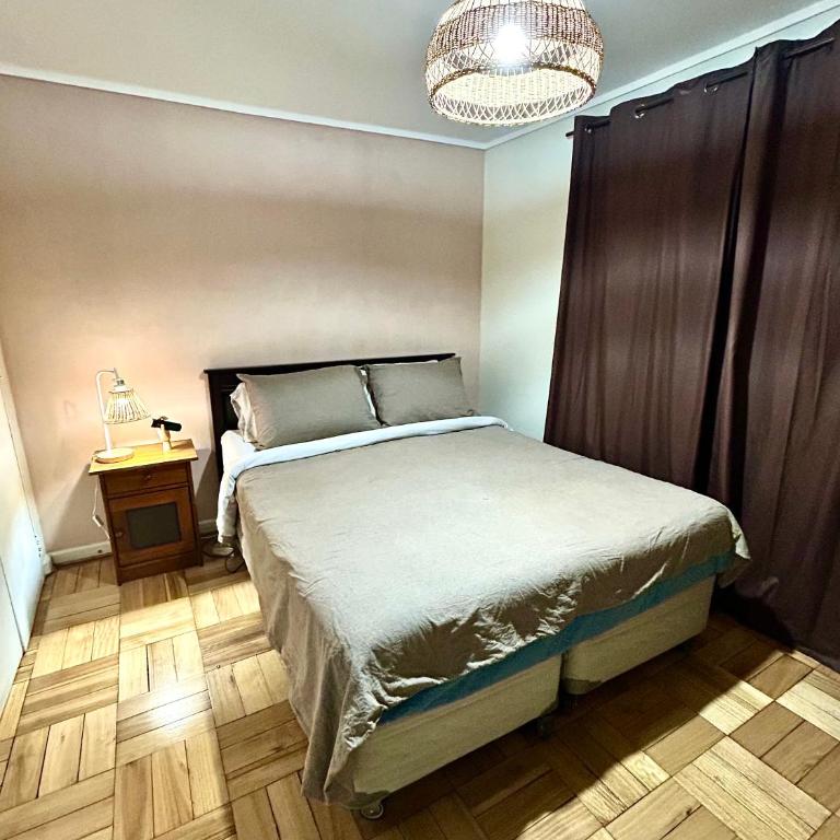 Habitación privada con estacionamiento - Sector Los Dominicos - Double Room with Private Bathroom - 1