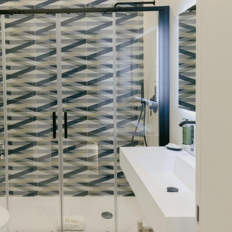 Il Pumo - Apulian Rooms Bari Calefati 141 - King Room with Balcony - 4