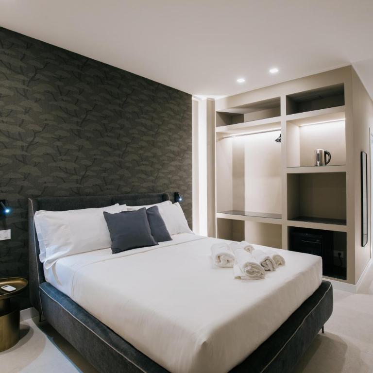 Il Pumo - Apulian Rooms Bari Calefati 141 - King Room with Balcony - 3