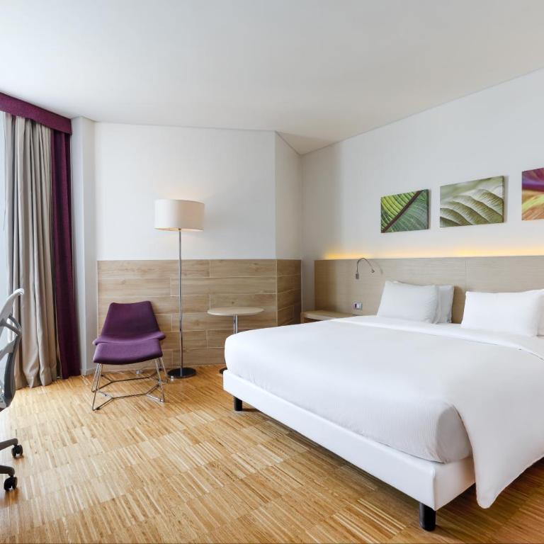 Hilton Garden Inn Venice Mestre - King Room - Mobility Accessible - 6