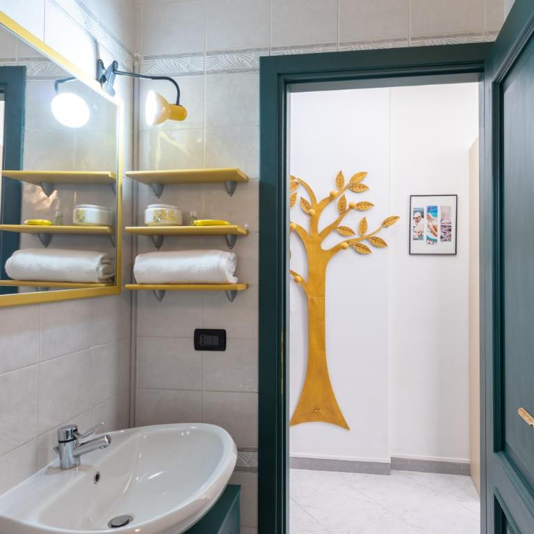 GuestHost - Bright Terrace Stay near Sanremo Beach - One-Bedroom Apartment - 16