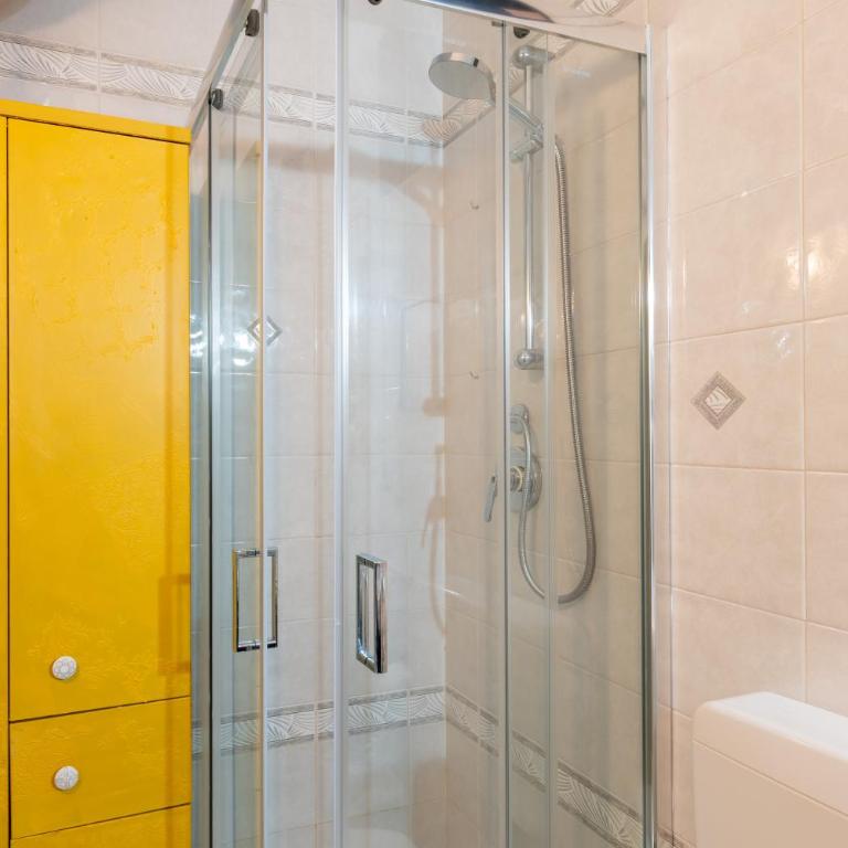 GuestHost - Bright Terrace Stay near Sanremo Beach - One-Bedroom Apartment - 15