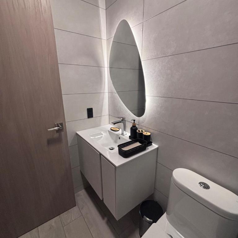 Suite exclusiva, piscina, sauna, turco, jacuzzi en área comercial de Quito - One-Bedroom Apartment - 22