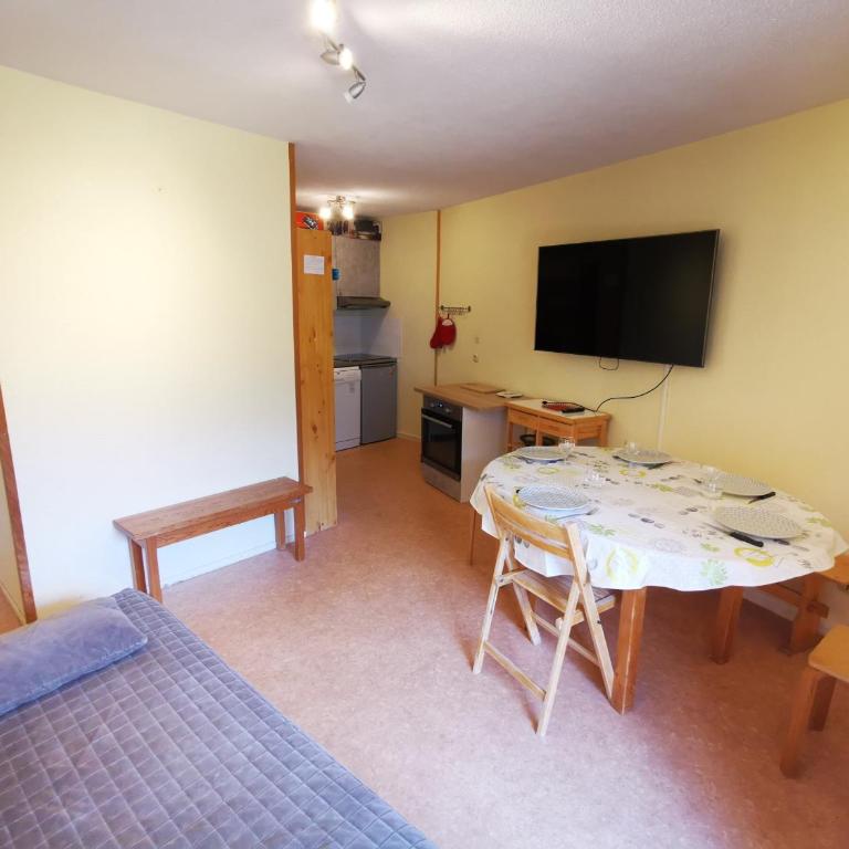 2 Pièces, skis aux pieds, proche commerces avec balcon. Capacité 6 pers, animaux non admis - Appartement 1 Chambre - 1