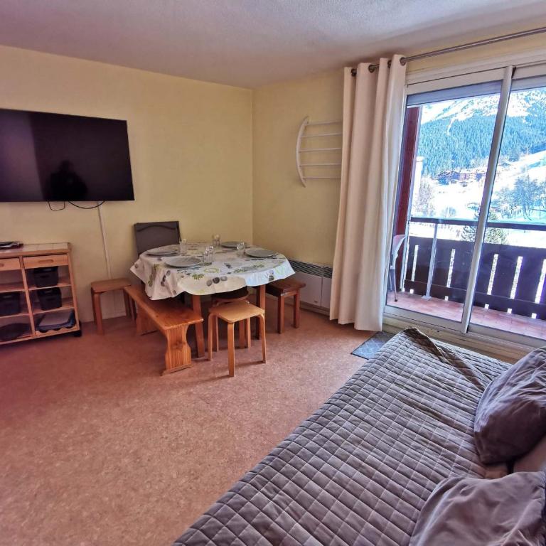 2 Pièces, skis aux pieds, proche commerces avec balcon. Capacité 6 pers, animaux non admis - Appartement 1 Chambre - 10