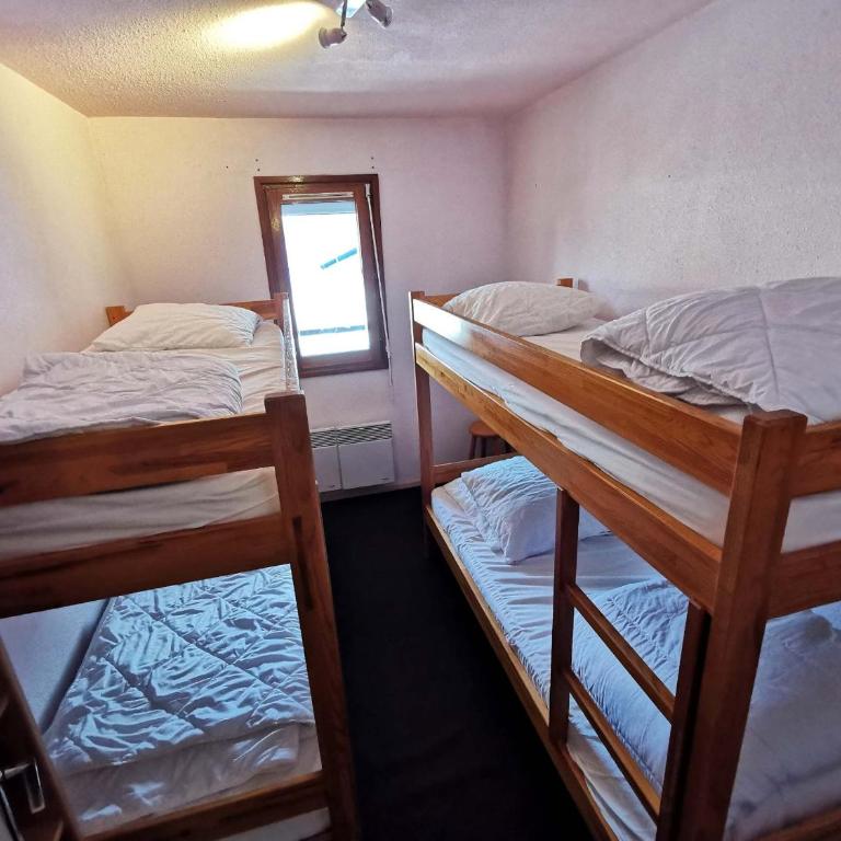 2 Pièces, skis aux pieds, proche commerces avec balcon. Capacité 6 pers, animaux non admis - Appartement 1 Chambre - 12
