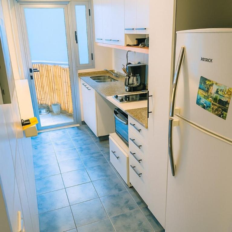 Departamento con living, dormitorio, parrilla y cochera para auto o SUV - Apartamento de 2 dormitorios - 7