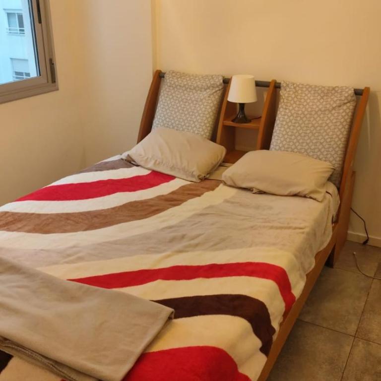 Departamento con living, dormitorio, parrilla y cochera para auto o SUV - Apartamento de 2 dormitorios - 8