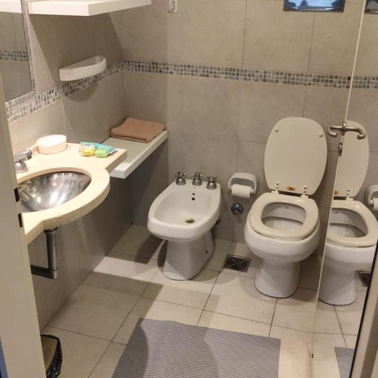 Departamento con living, dormitorio, parrilla y cochera para auto o SUV - Apartamento de 2 dormitorios - 9
