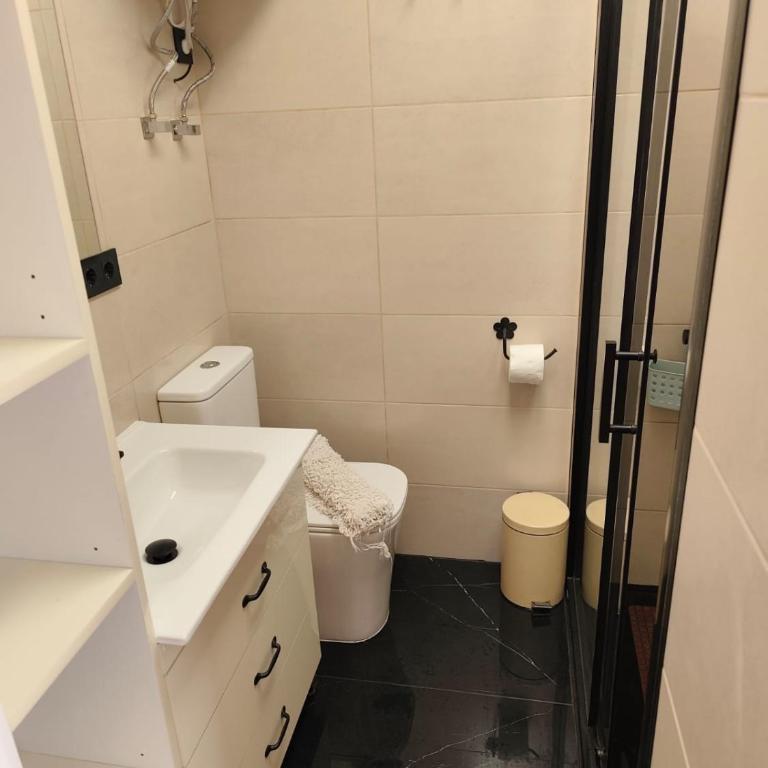 5 min walk from Yumbo! 517 - One-Bedroom Apartment - 11