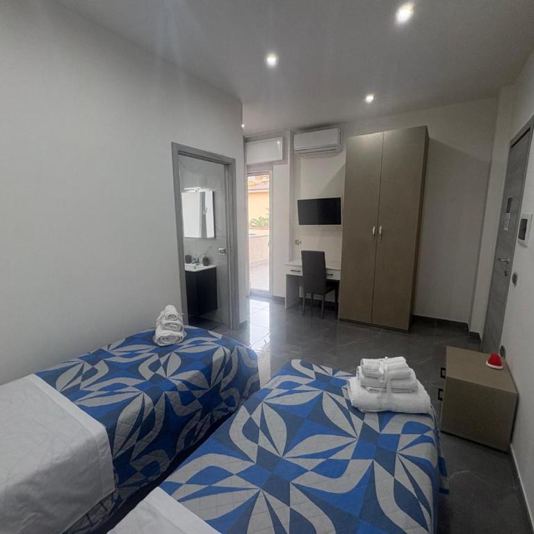 roomrentalatfiumicinoairport - King Room with Two King Beds - 2