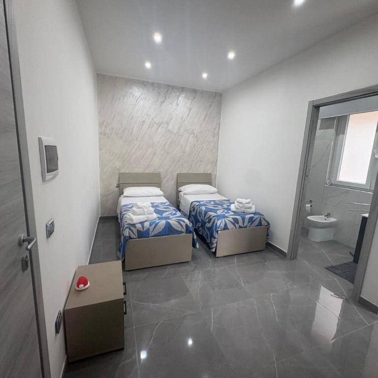 roomrentalatfiumicinoairport - King Room with Two King Beds - 1
