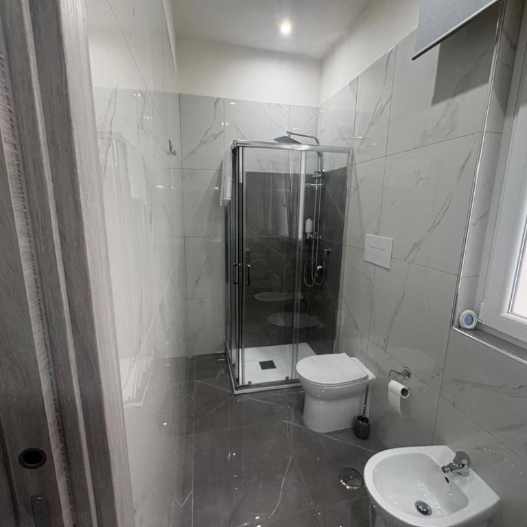 roomrentalatfiumicinoairport - King Room with Two King Beds - 3